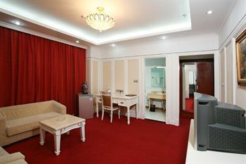 Huijing Holiday Hotel เซี่ยงไฮ้ ภายนอก รูปภาพ