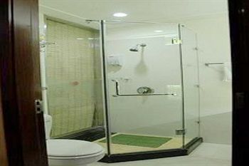 Huijing Holiday Hotel เซี่ยงไฮ้ ภายนอก รูปภาพ